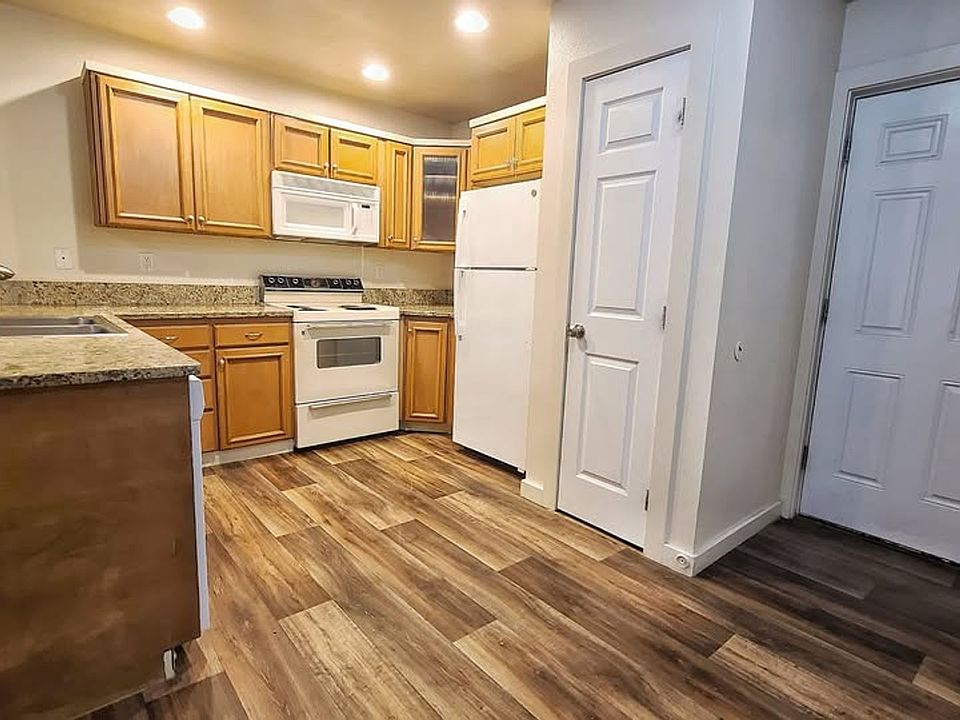 1st image of 904 E Chicago St APT 5