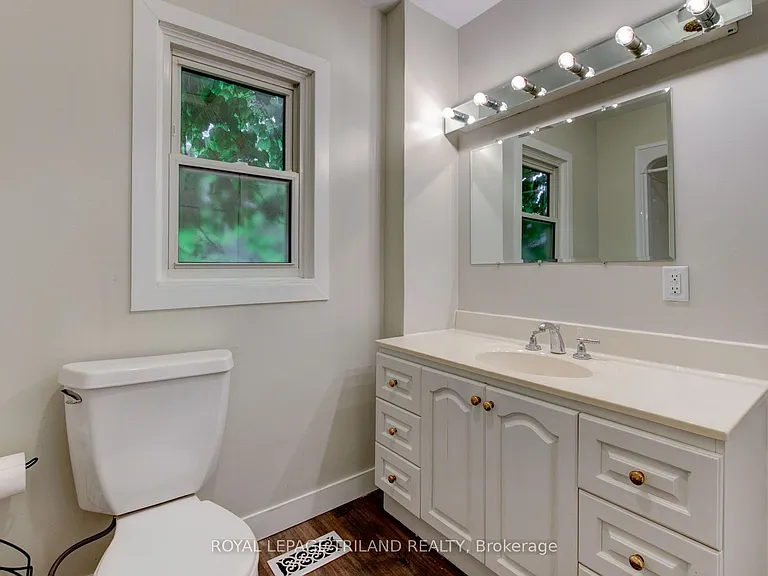 210 Emery St E — Photo 11