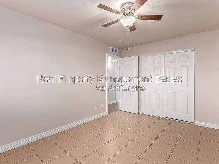 5438 S 46th Pl — Photo 20