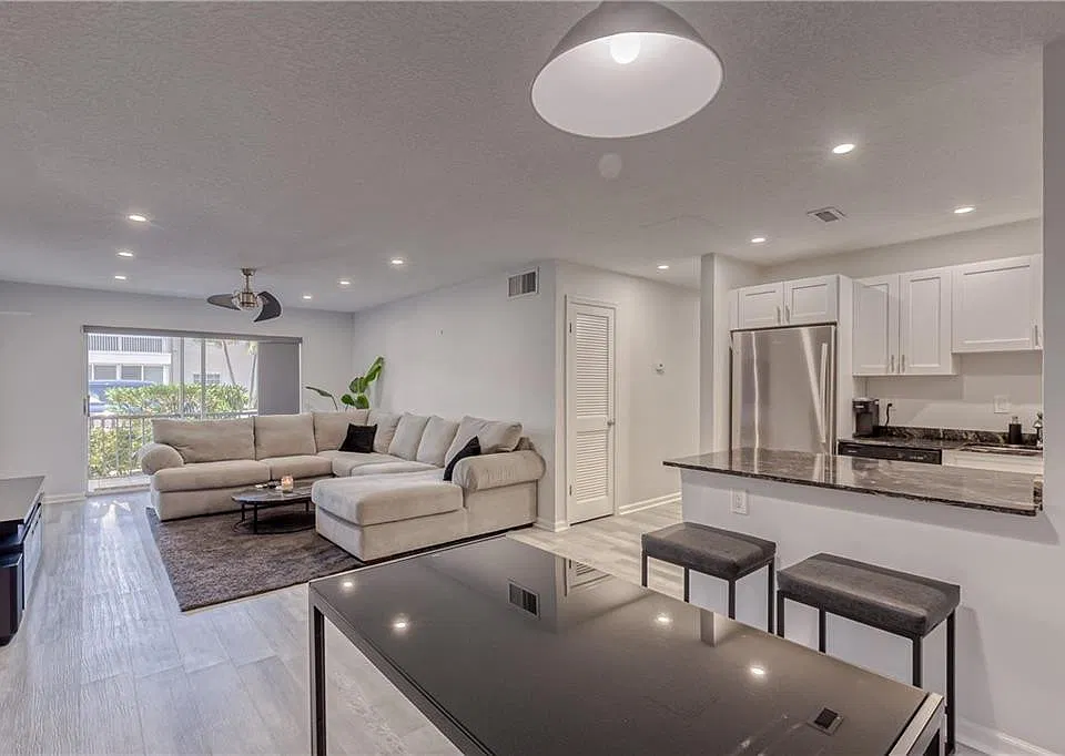 6295 Bay Club Dr #1