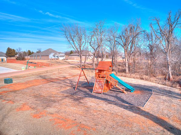 13075 Mannington Rd, Edmond, OK 73025