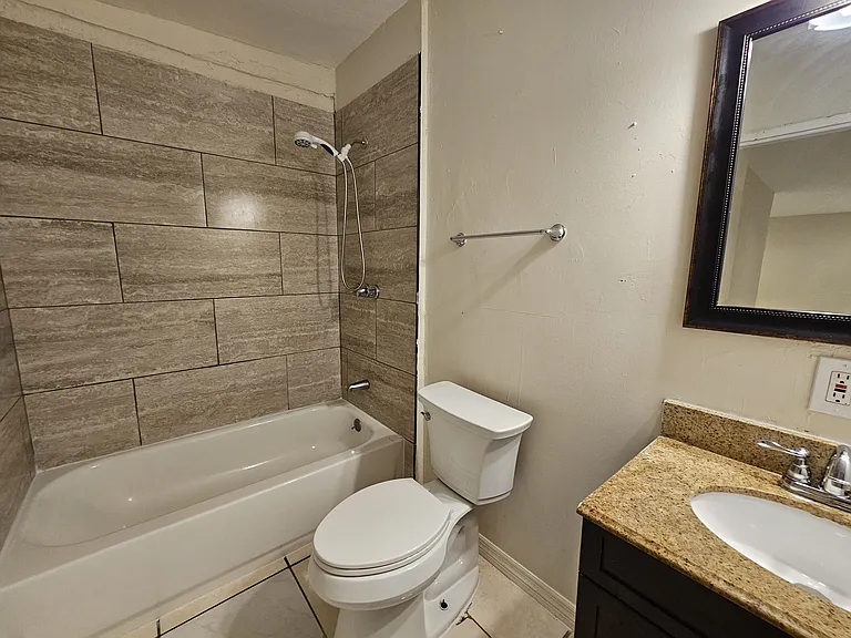 Master Bedroom #6 En-Suite Full Bathroom #3