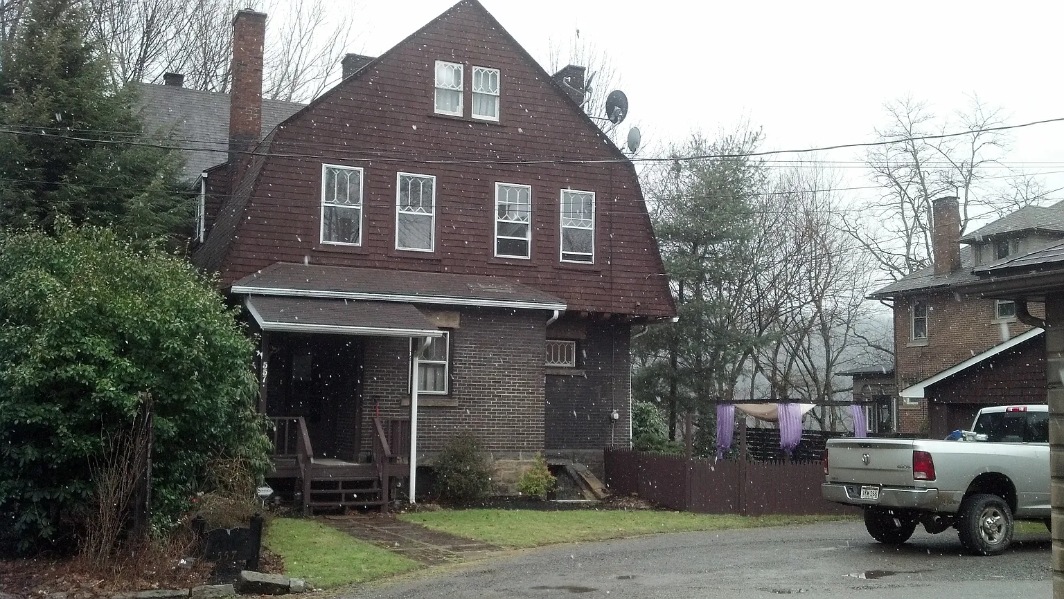 557 9th Ave photo 1