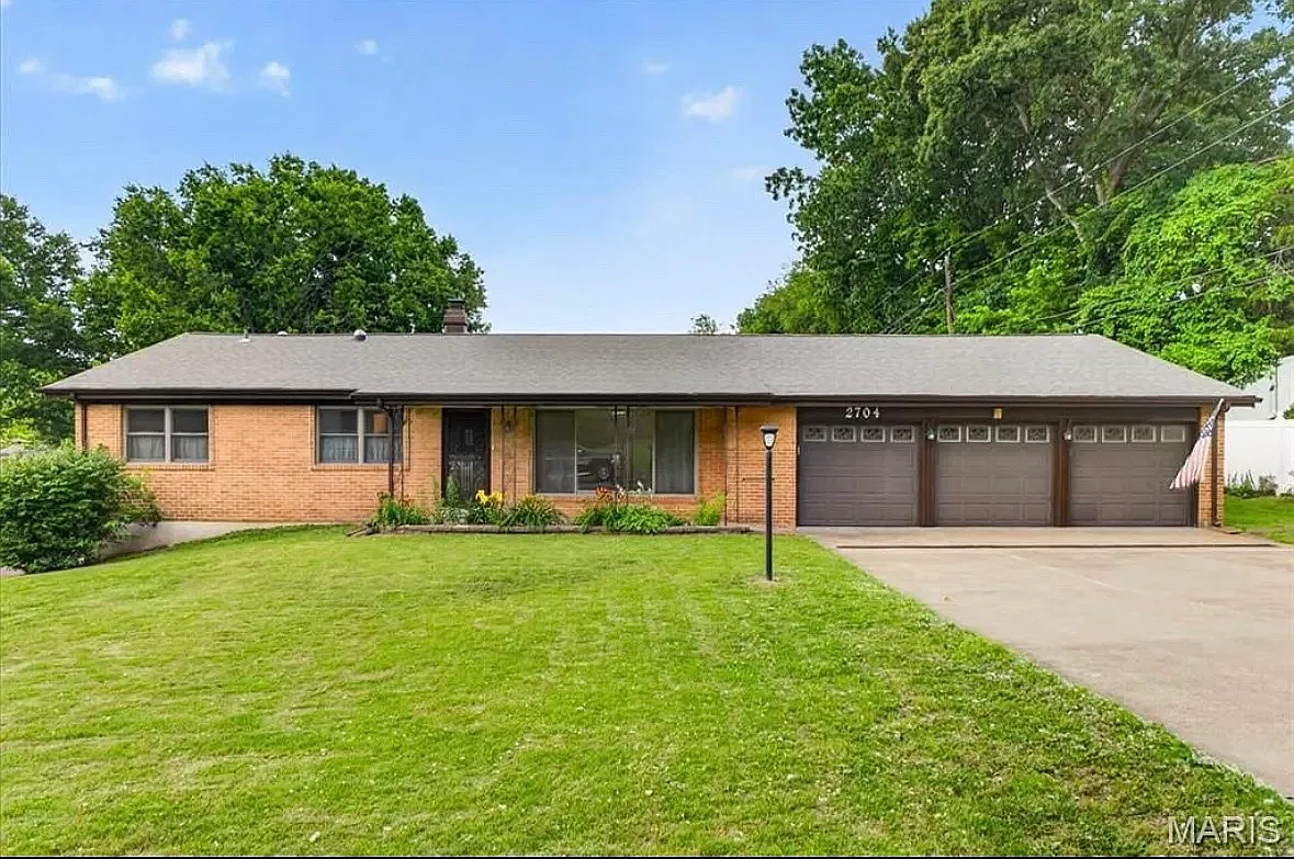 4 bed, 1888 sqft, $2,290 — Photo 1