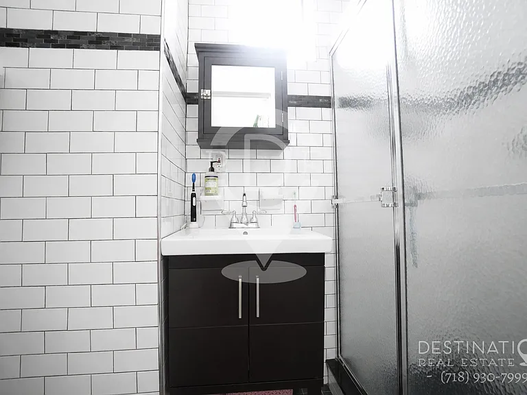 207 Eldert St #3R — Photo 6