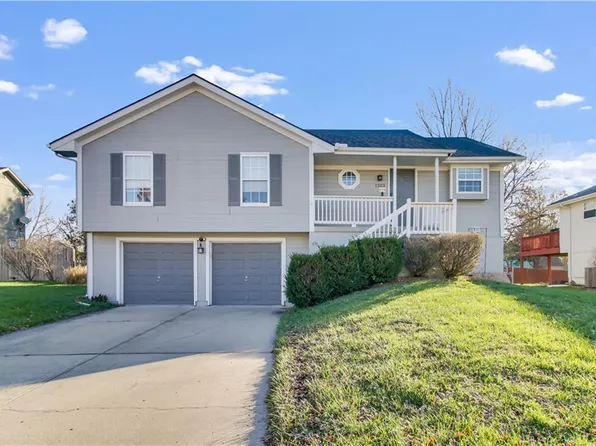 1203 Tyler Ln, Greenwood, MO 64034