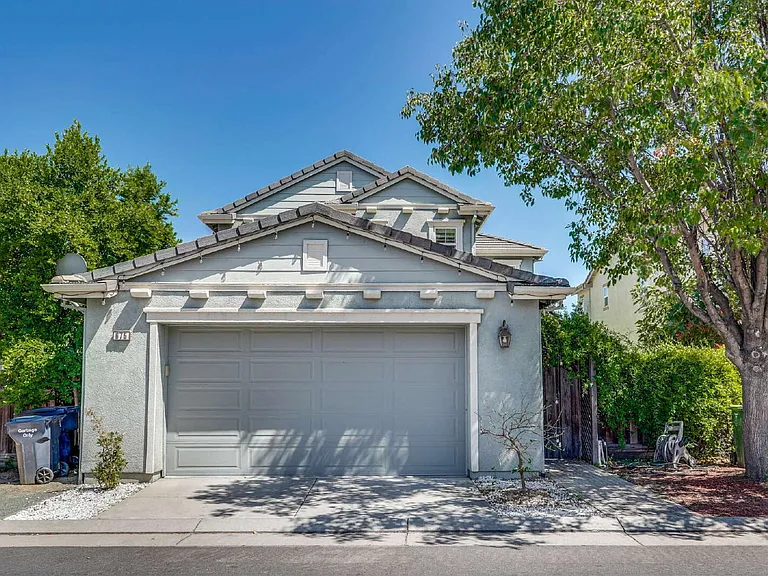 675 W Esplanade Dr — Photo 33