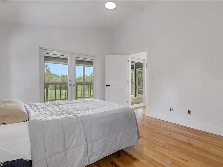 880 18th St NE — Photo 15