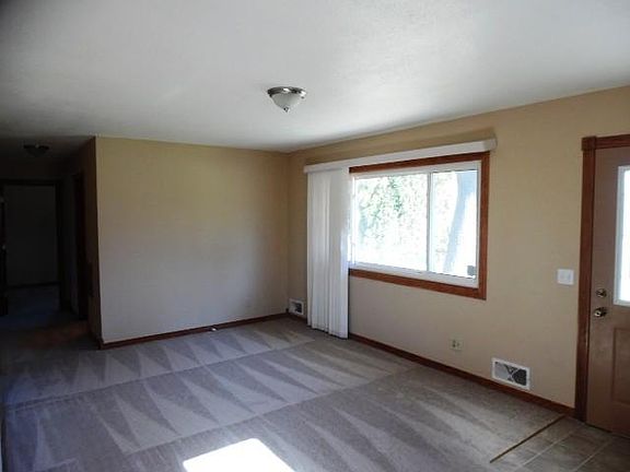 5th image of 2179 2nd St N