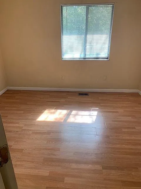 Building Photo - 306 Meadow Dr #4