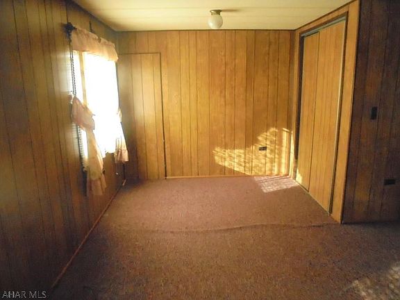 5th image of 221 Manor Dr