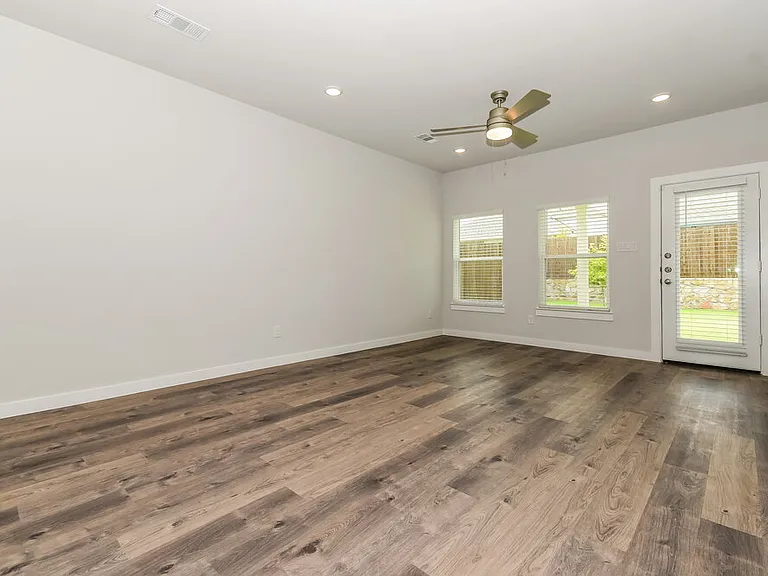 819 Brilliance Dr — Photo 5