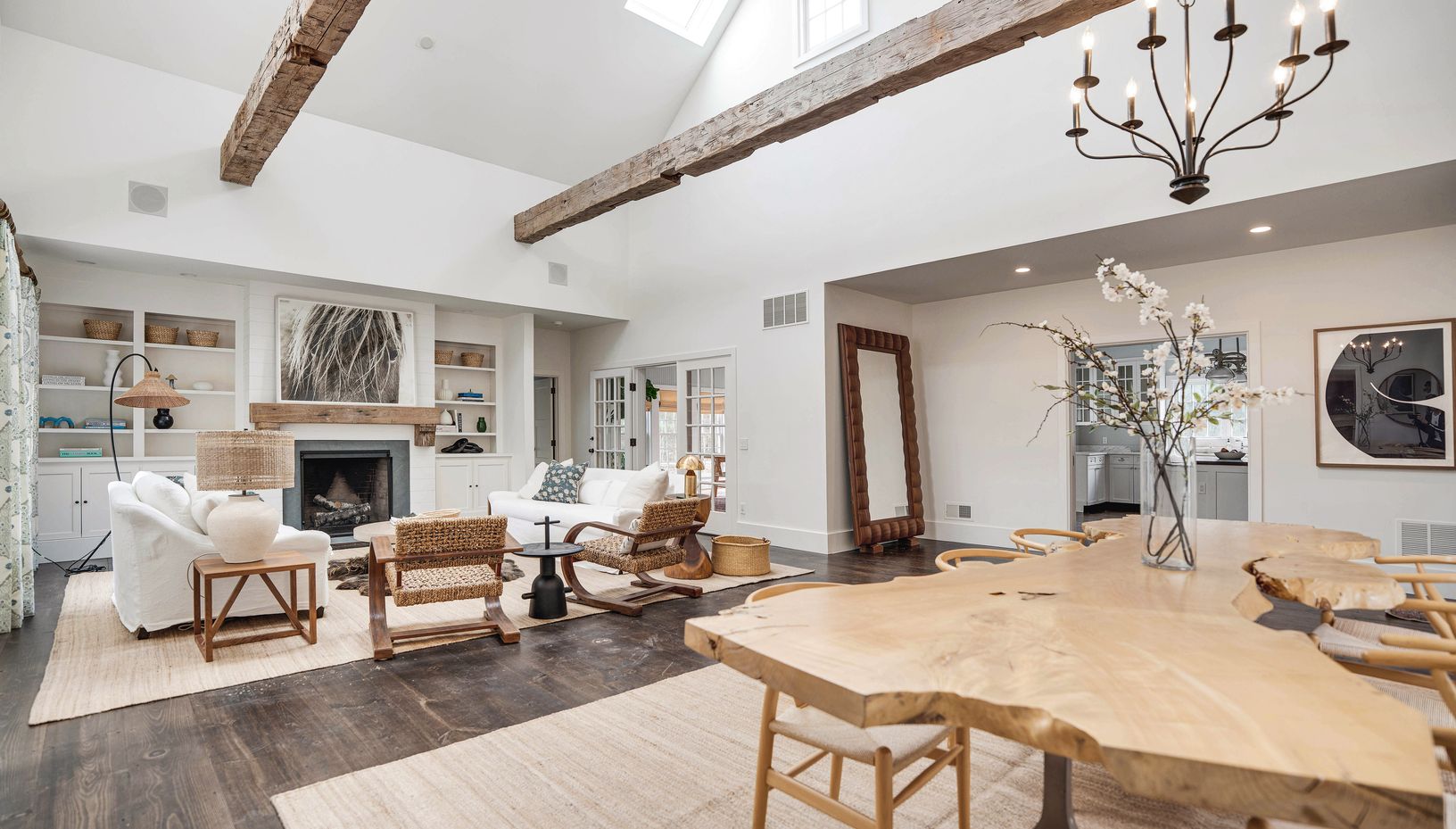  Double height living room