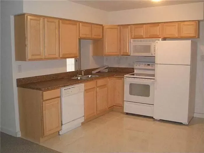 3 bed, 1809 sqft, $3,825 — Photo 2