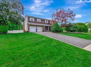 22 Ron Ct, Commack, NY 11725