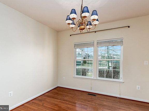 3rd image of 5 Wildwood Pl
