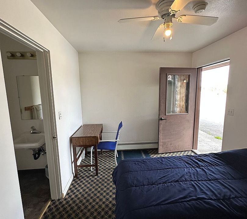 2nd image of 790 S Dandelion Cir Room 4