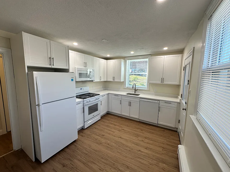 176 Summit Ave #2