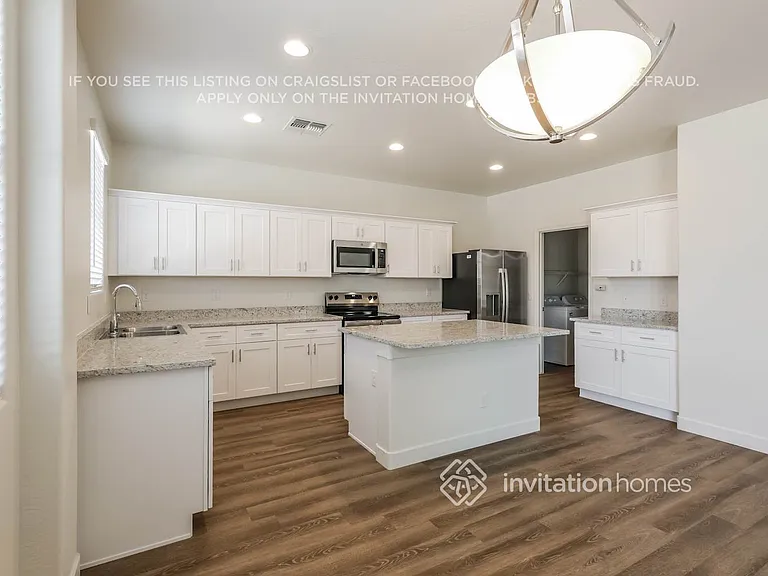 1806 E Patrick Ln — Photo 6