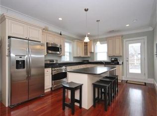 391 K St #2, South Boston, MA 02127