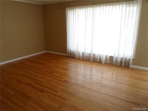 3rd image of 21308 Francis St