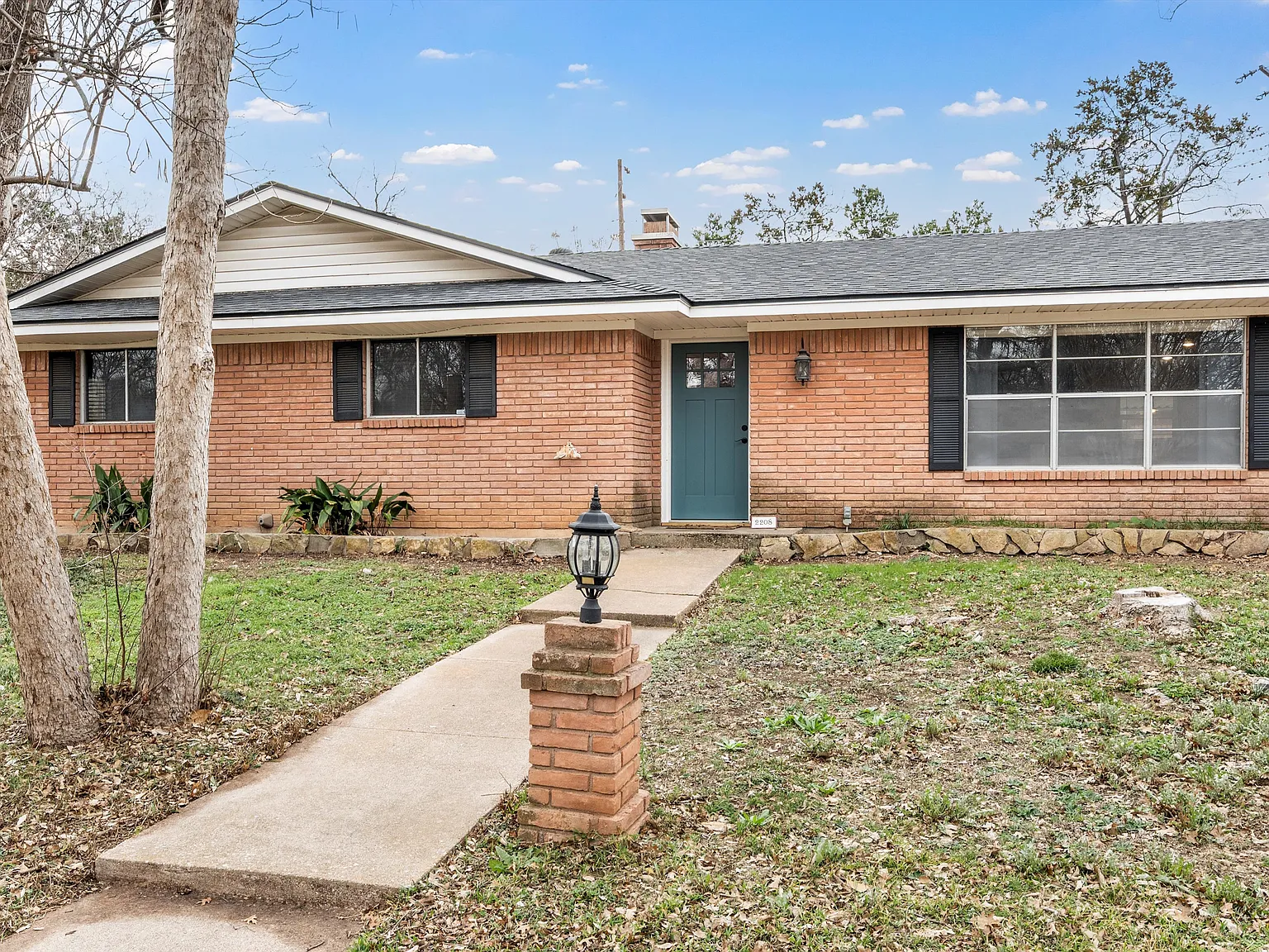 3 bed, 1560 sqft, $1,800 — Photo 2