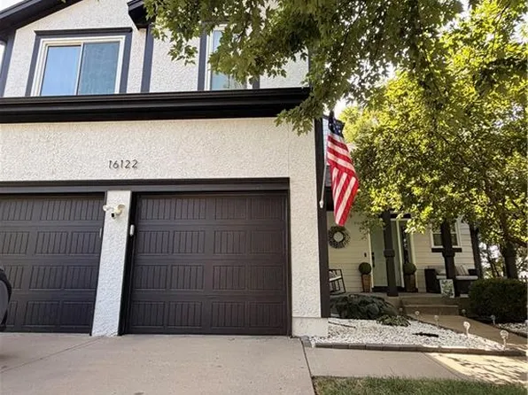 16122 S Stagecoach Dr, Olathe, KS 66062