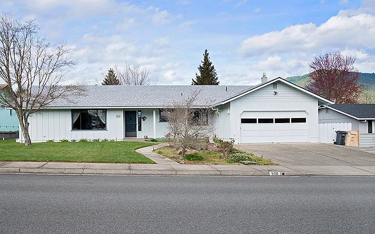 906 NW Morgan Ln photo 1