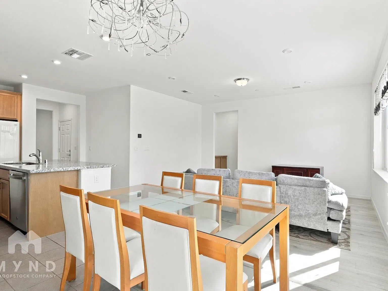 4 bed, 3.5 bath, 2216 sqft, $3,199 — Photo 4
