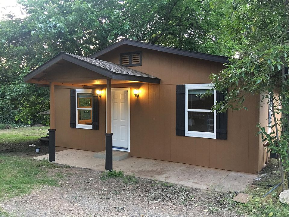 Cute 1 Bedroom house.