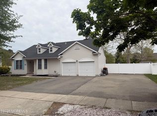 12 N Olympia Dr, Waretown, NJ 08758