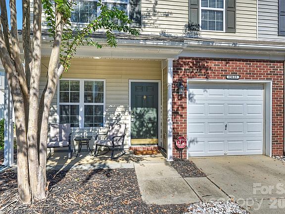 3rd image of 13623 Singleleaf Ln