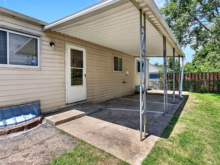 5544 Sapphire Ave — Photo 20