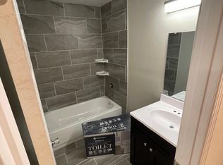 45860 Cass Ave APT 4, Utica, MI 48317