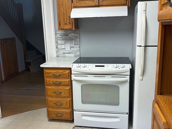 4th image of 51 Tupper Avenue