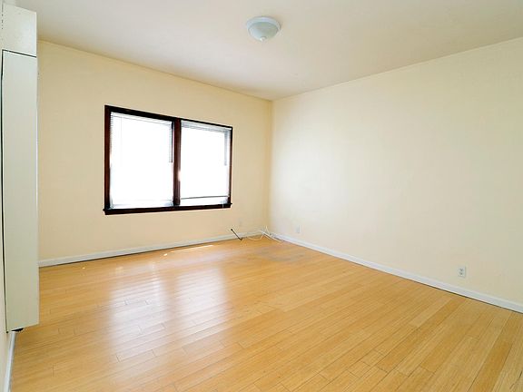 5th image of 1749 Oxford St APT 19