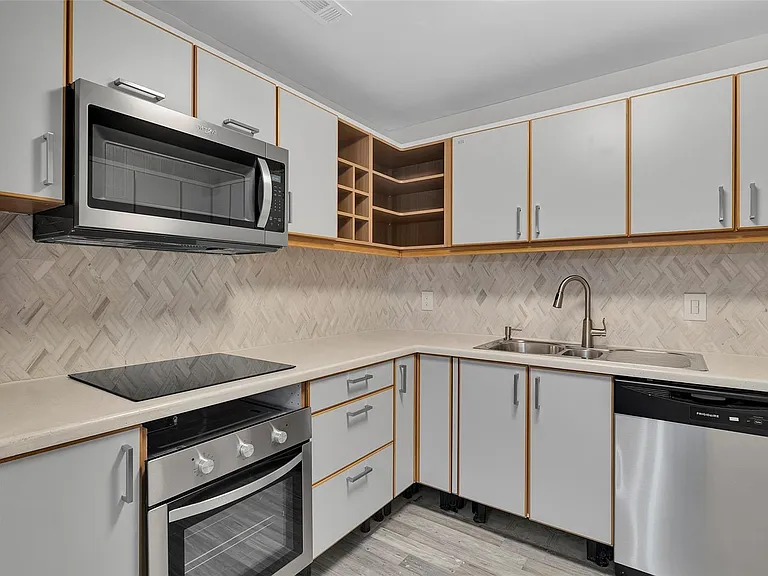 6413 Bay Club Dr #3 — Photo 12