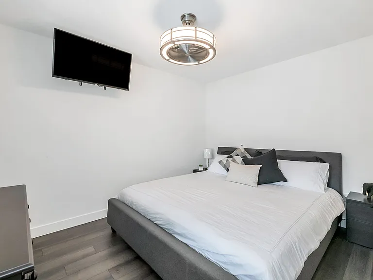 2525 Clarke St #502 — Photo 14