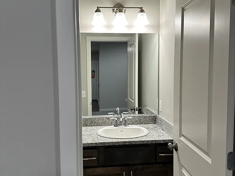 4927-4939 W Madison Ave — Photo 7