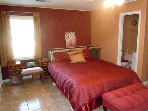 4th image of 211 Arlington Pl