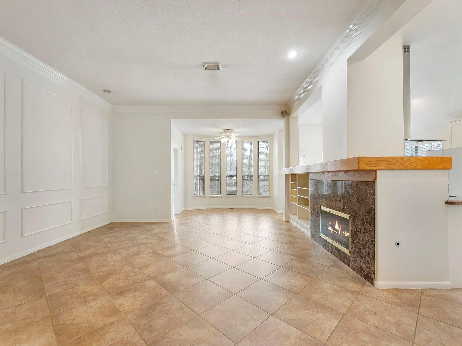 3 bed, 2.0 bath, 1883 sqft, $2,550 — Photo 2