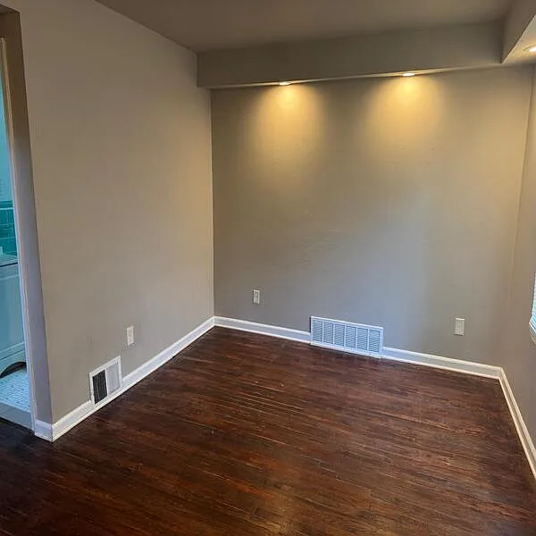 4845 University Place - 1 — Photo 2