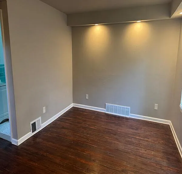 4845 University Pl — Photo 2