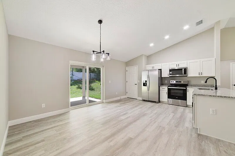3 bed, 2.0 bath, 1405 sqft, $1,845 — Photo 3