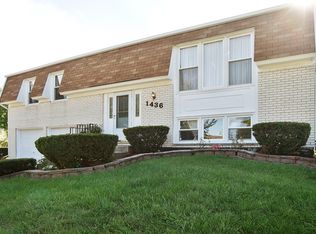 1436 Parker Pl, Elk Grove Village, IL 60007