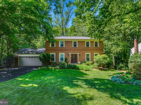 10999 Highridge St, Fairfax Station, VA 22039