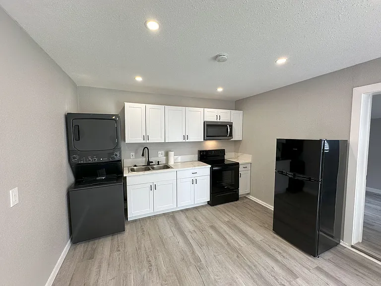 1695 Logan Ave #2 — Photo 14