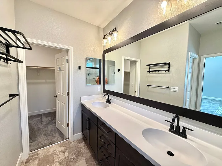 2925 Walker Way — Photo 13