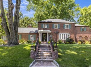 15 Wilbur Dr, Great Neck, NY 11021