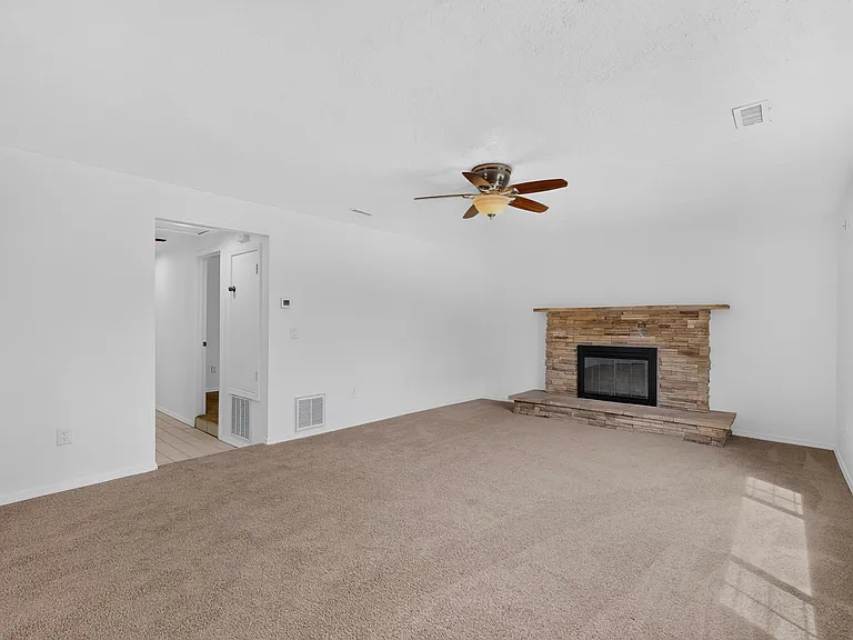 823 San Lorenzo Ave NW — Photo 7